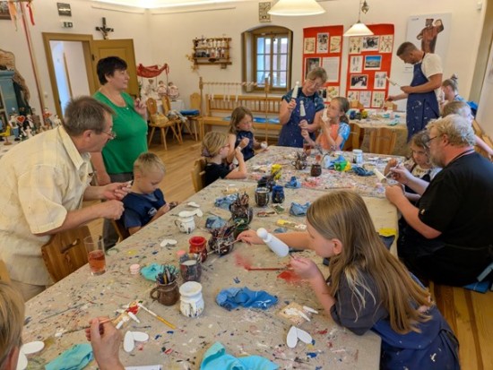 Malování soustružené hračky